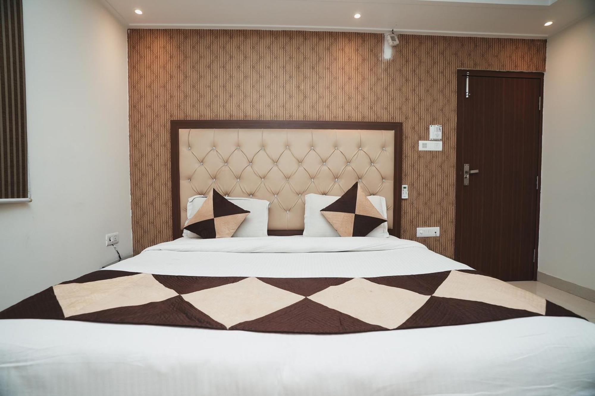 Hotel B Continental 델리 외부 사진
