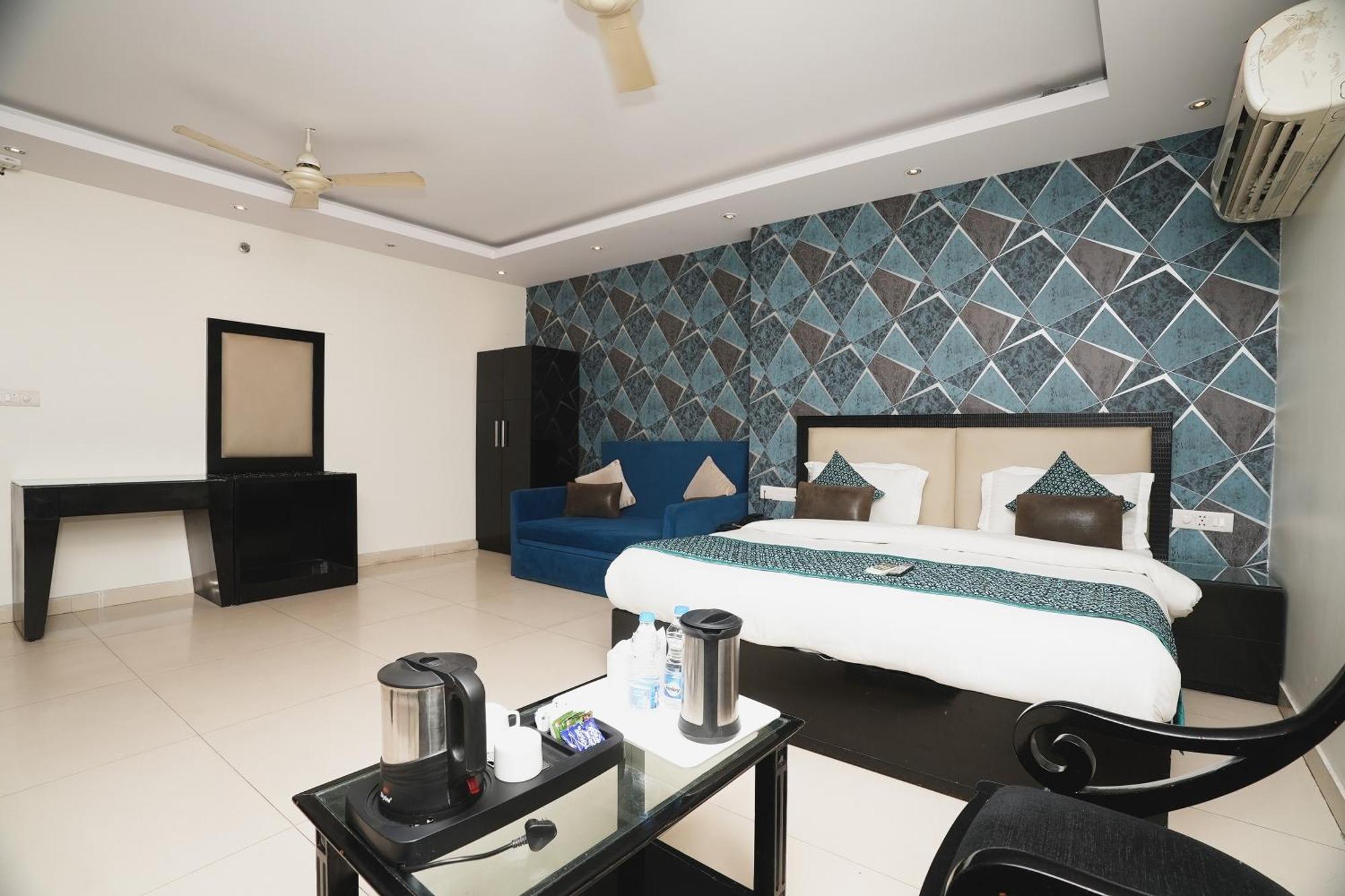 Hotel B Continental 델리 외부 사진