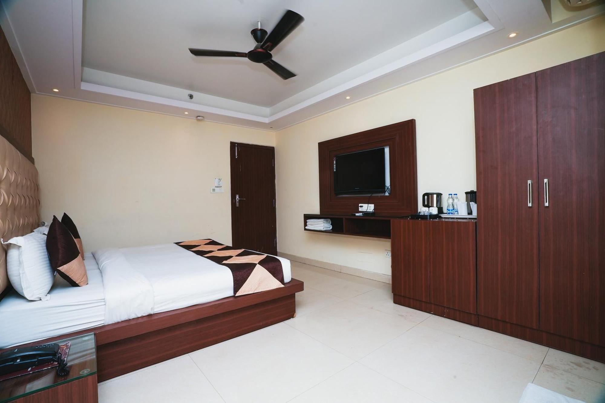 Hotel B Continental 델리 외부 사진