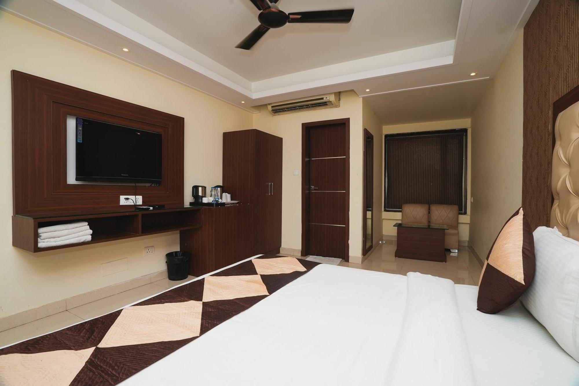 Hotel B Continental 델리 외부 사진